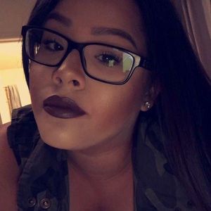 Meet your Posher, Crystal